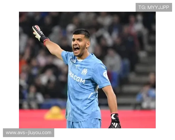 马赛门将鲁利对阵巴黎FC时因拖延时间吃黄牌