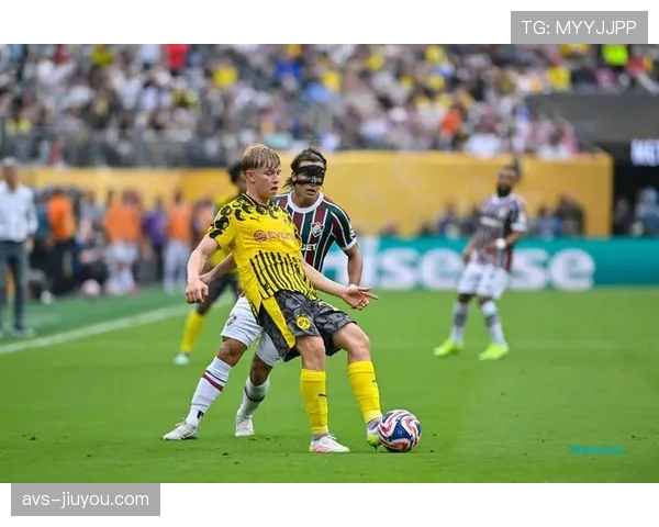 半场战报:巴黎0-0多特,姆巴佩多次突破制造威胁,门将科贝尔发挥神勇